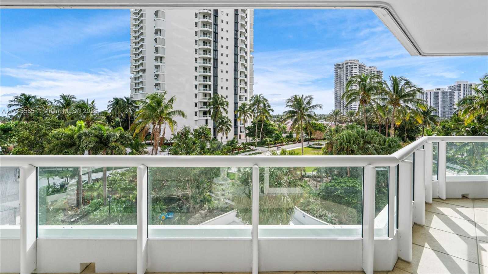 Small Image of 21055 YACHT CLUB DR #702, Aventura Number 36