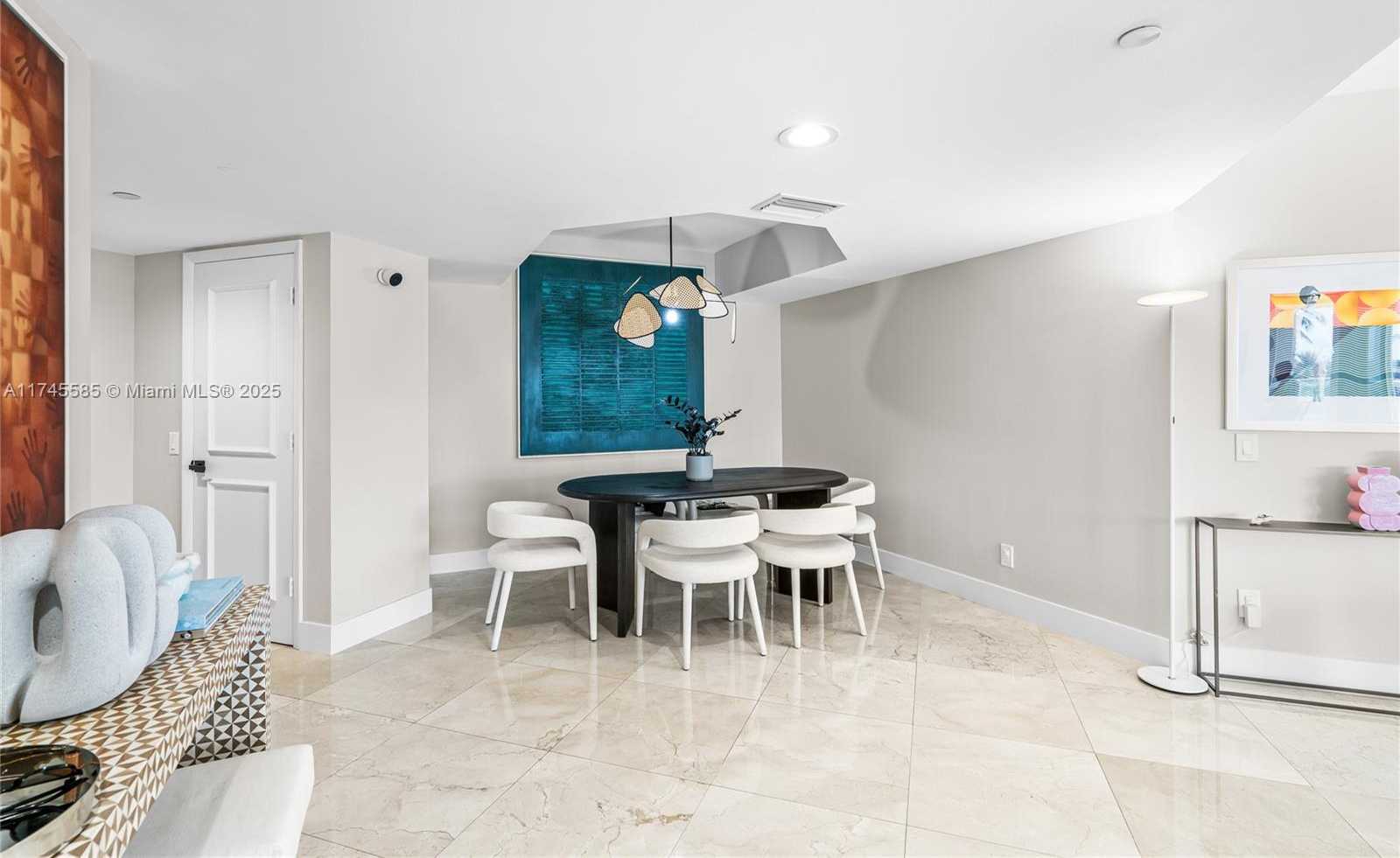 Small Image of 21055 YACHT CLUB DR #702, Aventura Number 5