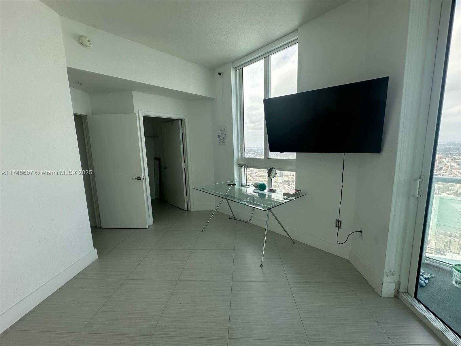 Small Image of 1900 NORTH BAYSHORE DR #5006, Miami Number 24
