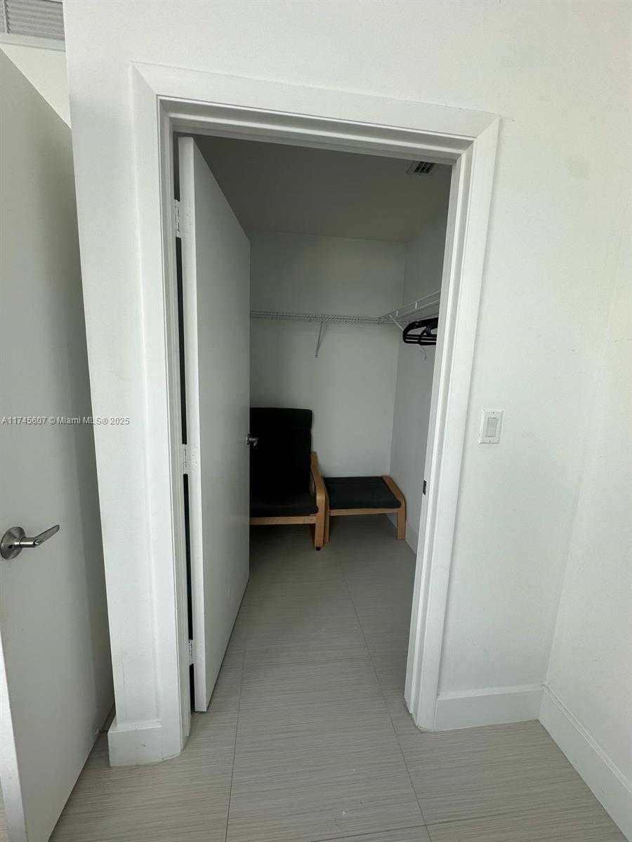 Small Image of 1900 NORTH BAYSHORE DR #5006, Miami Number 30