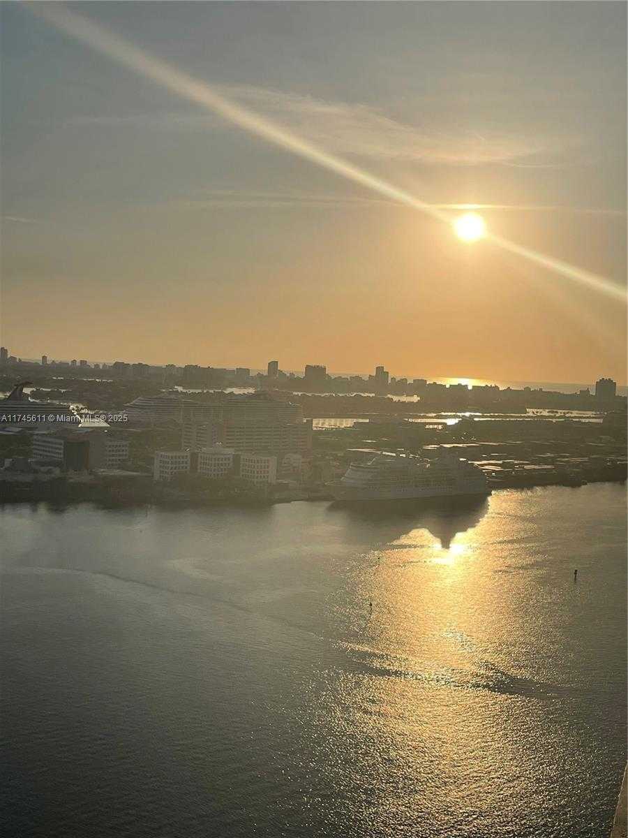 Small Image of 335 SOUTH BISCAYNE BLVD #3400, Miami Number 18