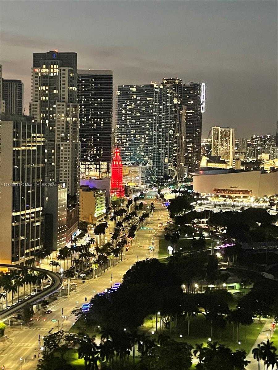 Small Image of 335 SOUTH BISCAYNE BLVD #3400, Miami Number 19