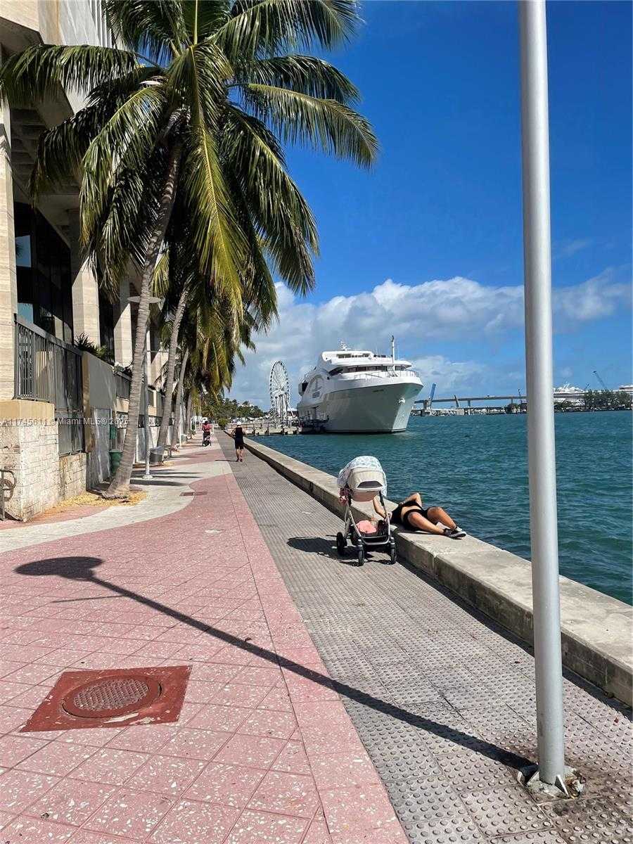 Small Image of 335 SOUTH BISCAYNE BLVD #3400, Miami Number 23