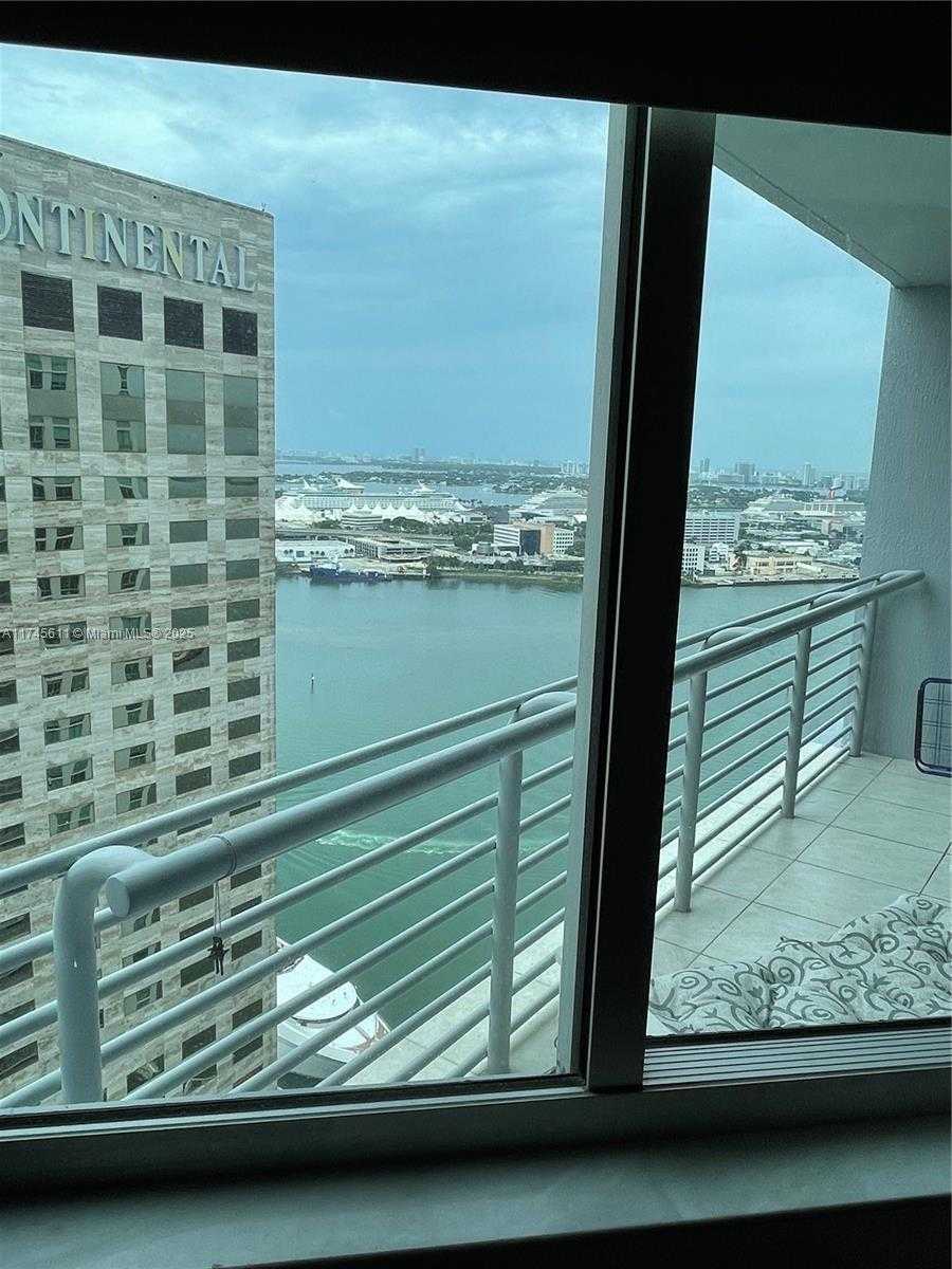 Small Image of 335 SOUTH BISCAYNE BLVD #3400, Miami Number 30