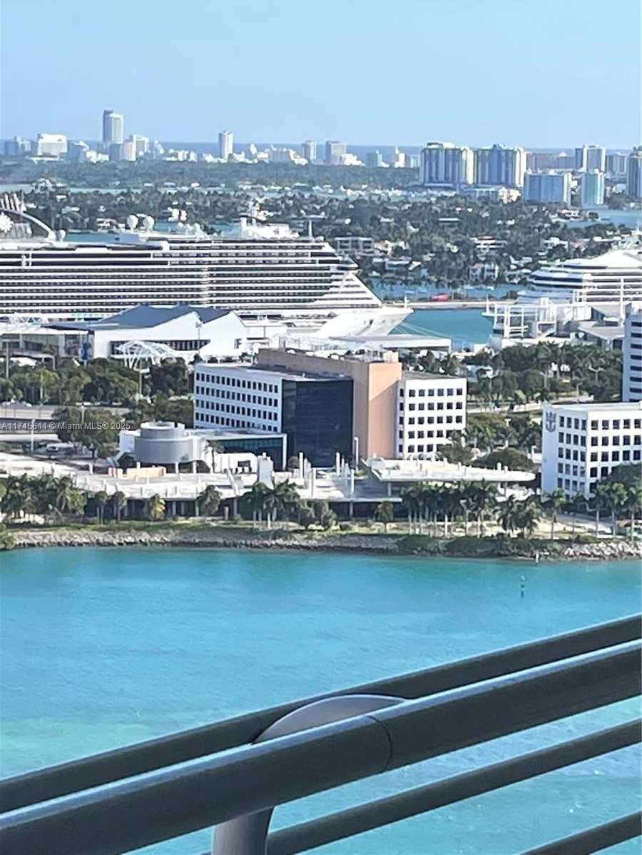 Small Image of 335 SOUTH BISCAYNE BLVD #3400, Miami Number 31