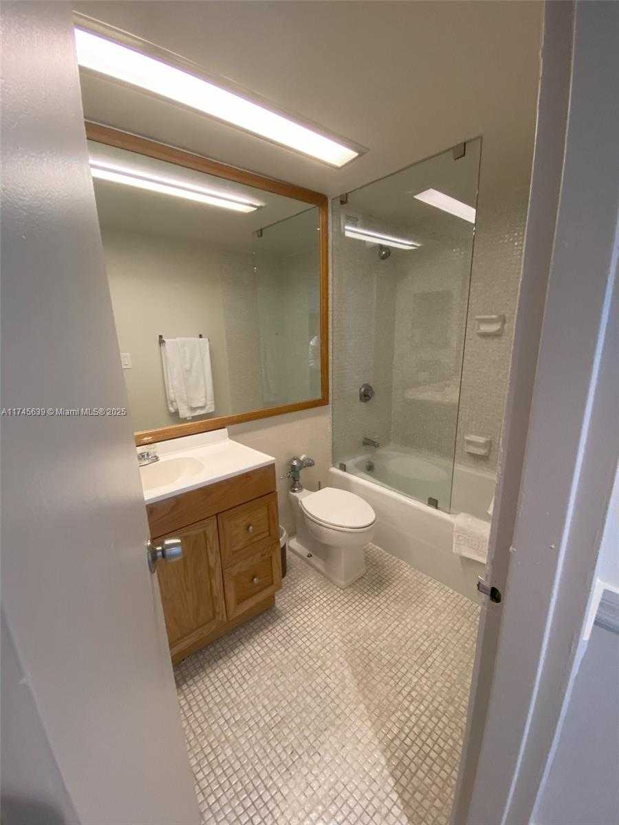 Small Image of 5445 COLLINS AVE #1518, Miami Beach Number 10