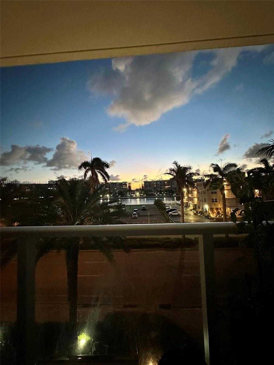 Small Image of 2751 SOUTH OCEAN DR #301N, Hollywood Number 29