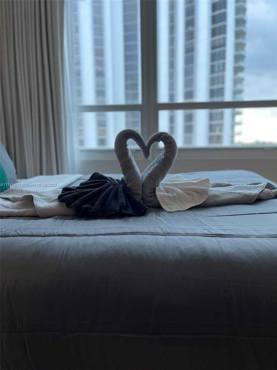 Small Image of 5445 COLLINS AVE #415, Miami Beach Number 10