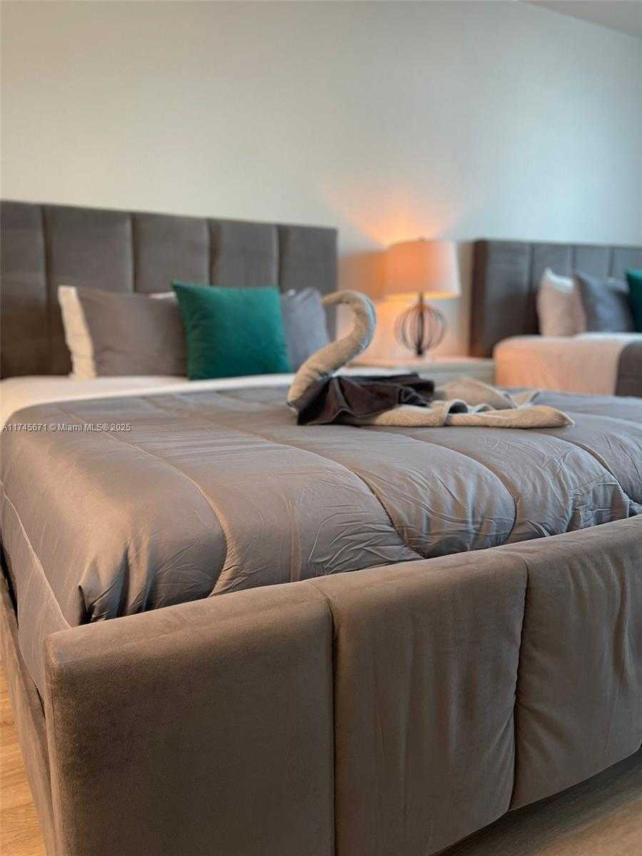 Small Image of 5445 COLLINS AVE #415, Miami Beach Number 11