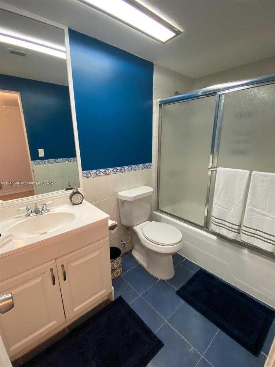 Small Image of 5445 COLLINS AVE #403, Miami Beach Number 10