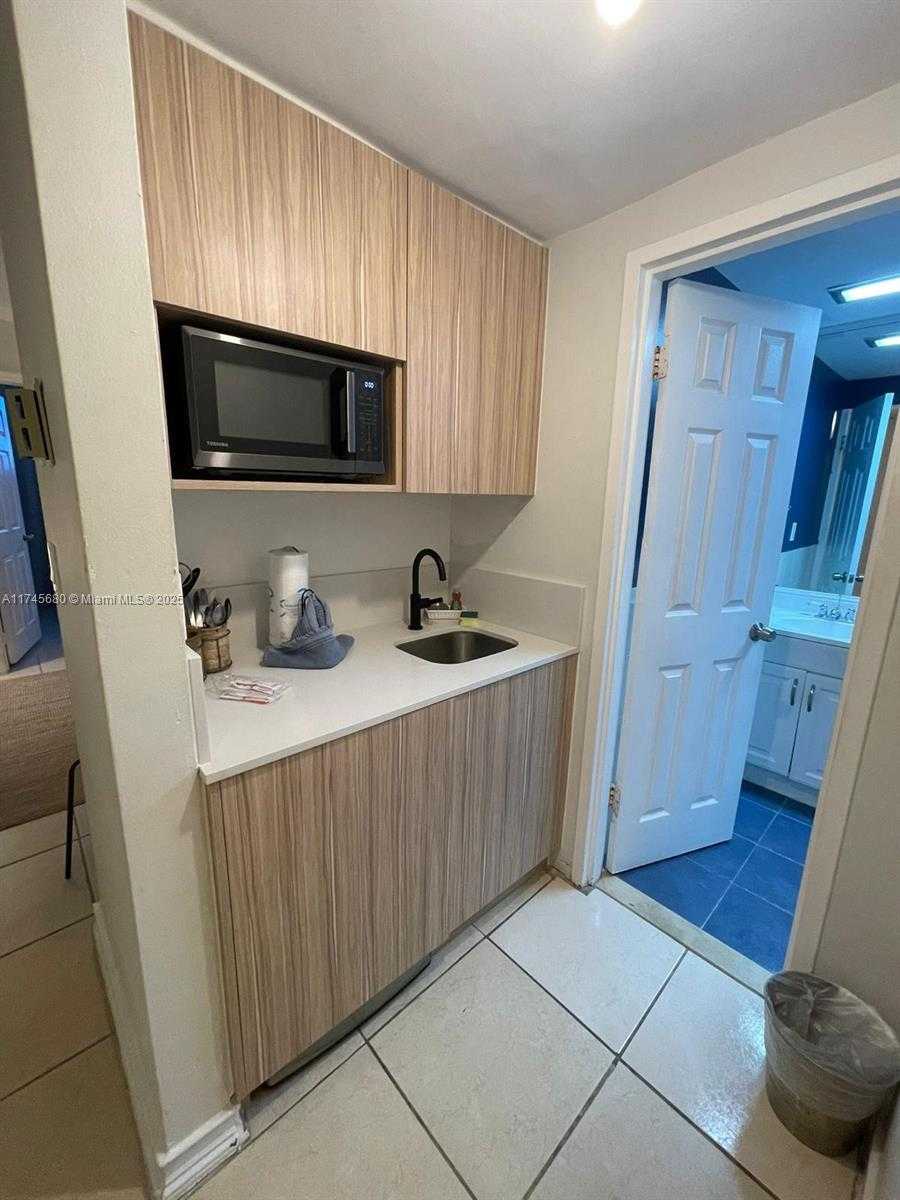Small Image of 5445 COLLINS AVE #403, Miami Beach Number 12