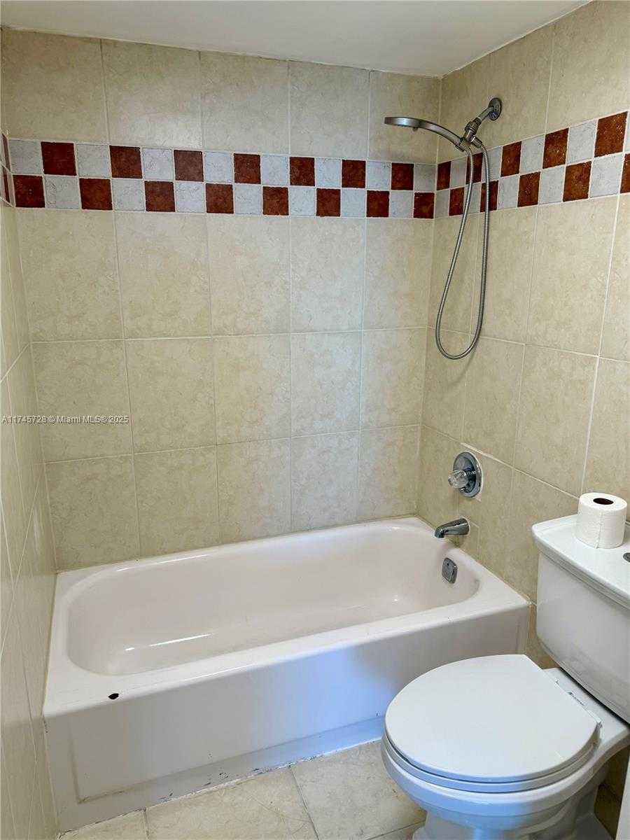 Small Image of 100 BAYVIEW DR #903, Sunny Isles Beach Number 10
