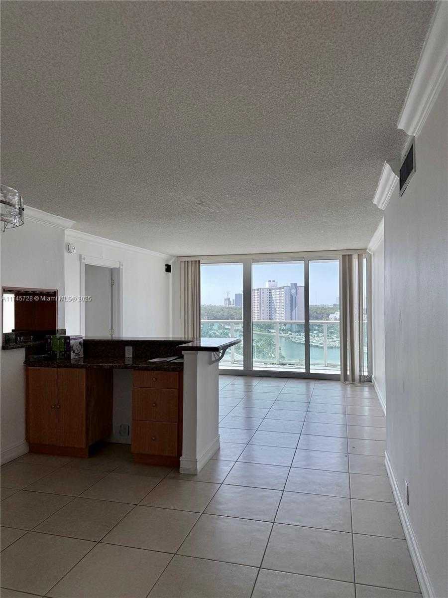 Small Image of 100 BAYVIEW DR #903, Sunny Isles Beach Number 2