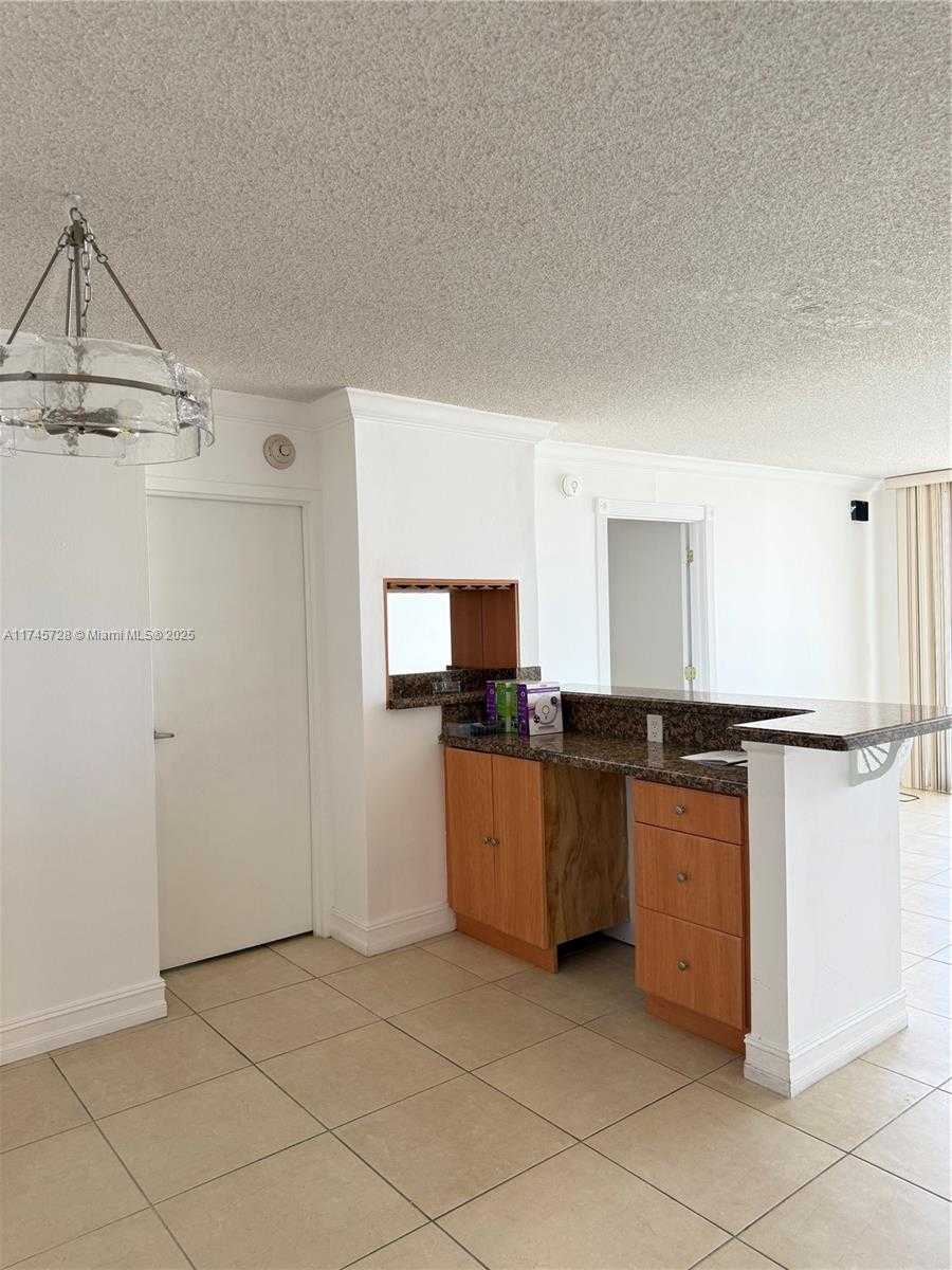 Small Image of 100 BAYVIEW DR #903, Sunny Isles Beach Number 3