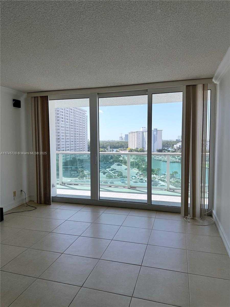 Small Image of 100 BAYVIEW DR #903, Sunny Isles Beach Number 5