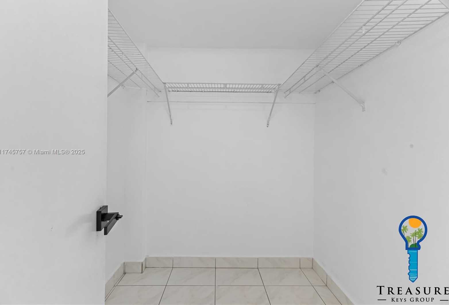 Small Image of 2910 POINT EAST DR #M511, Aventura Number 12