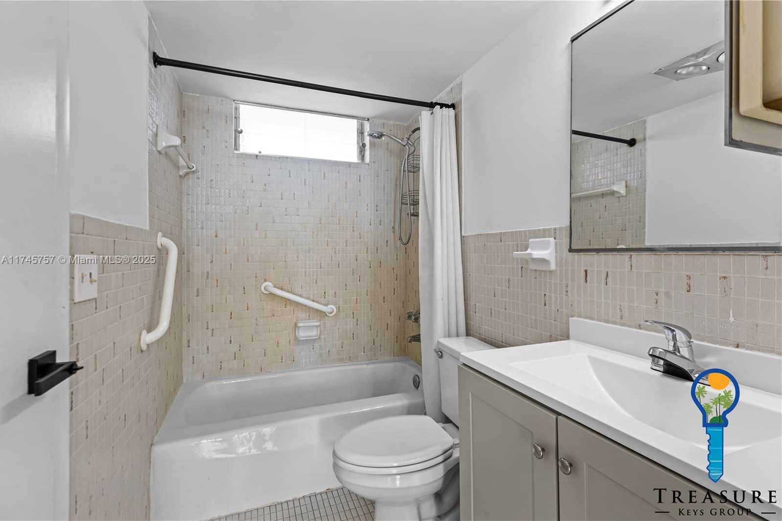 Small Image of 2910 POINT EAST DR #M511, Aventura Number 13