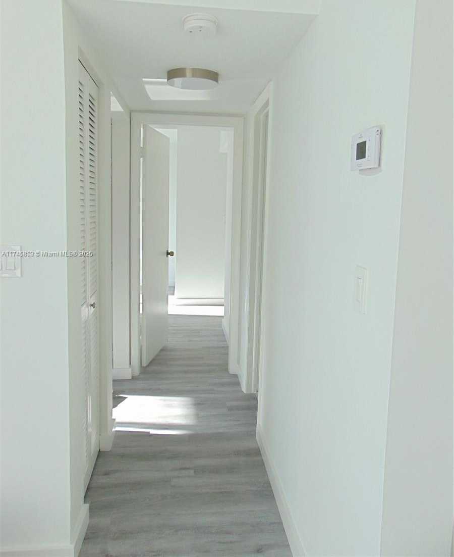 Small Image of 250 180TH DR #454, Sunny Isles Beach Number 11