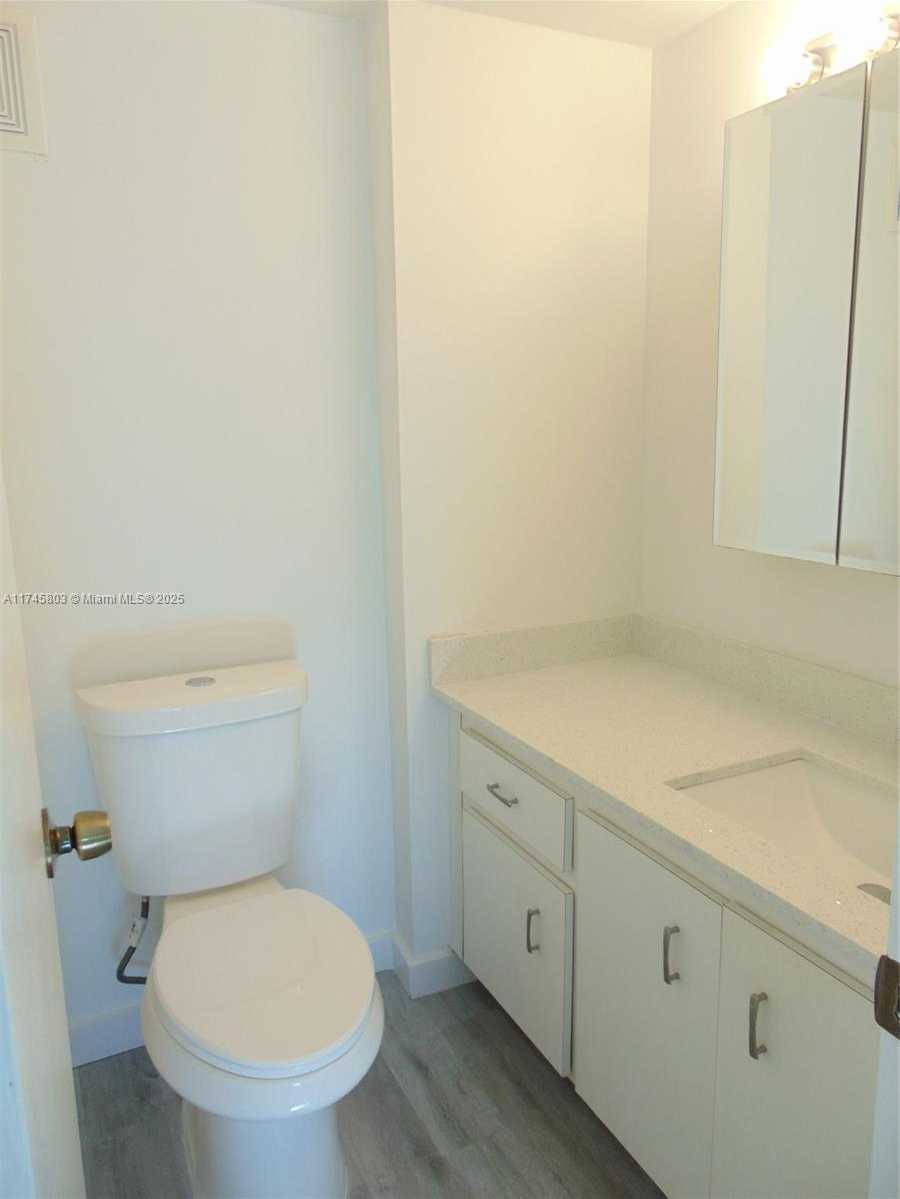 Small Image of 250 180TH DR #454, Sunny Isles Beach Number 12