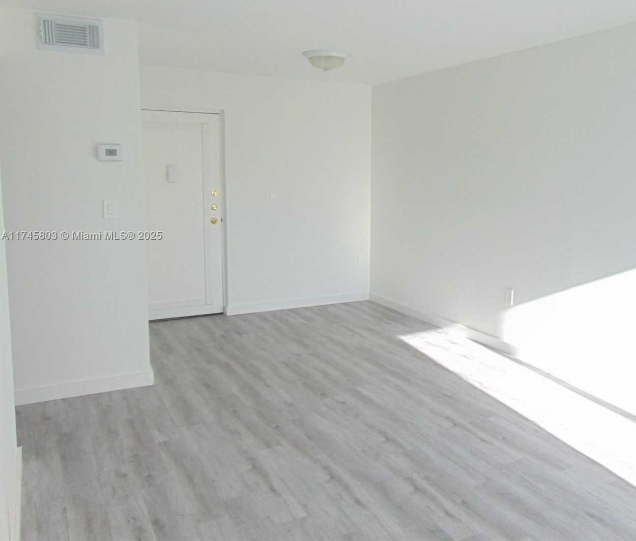 Small Image of 250 180TH DR #454, Sunny Isles Beach Number 2