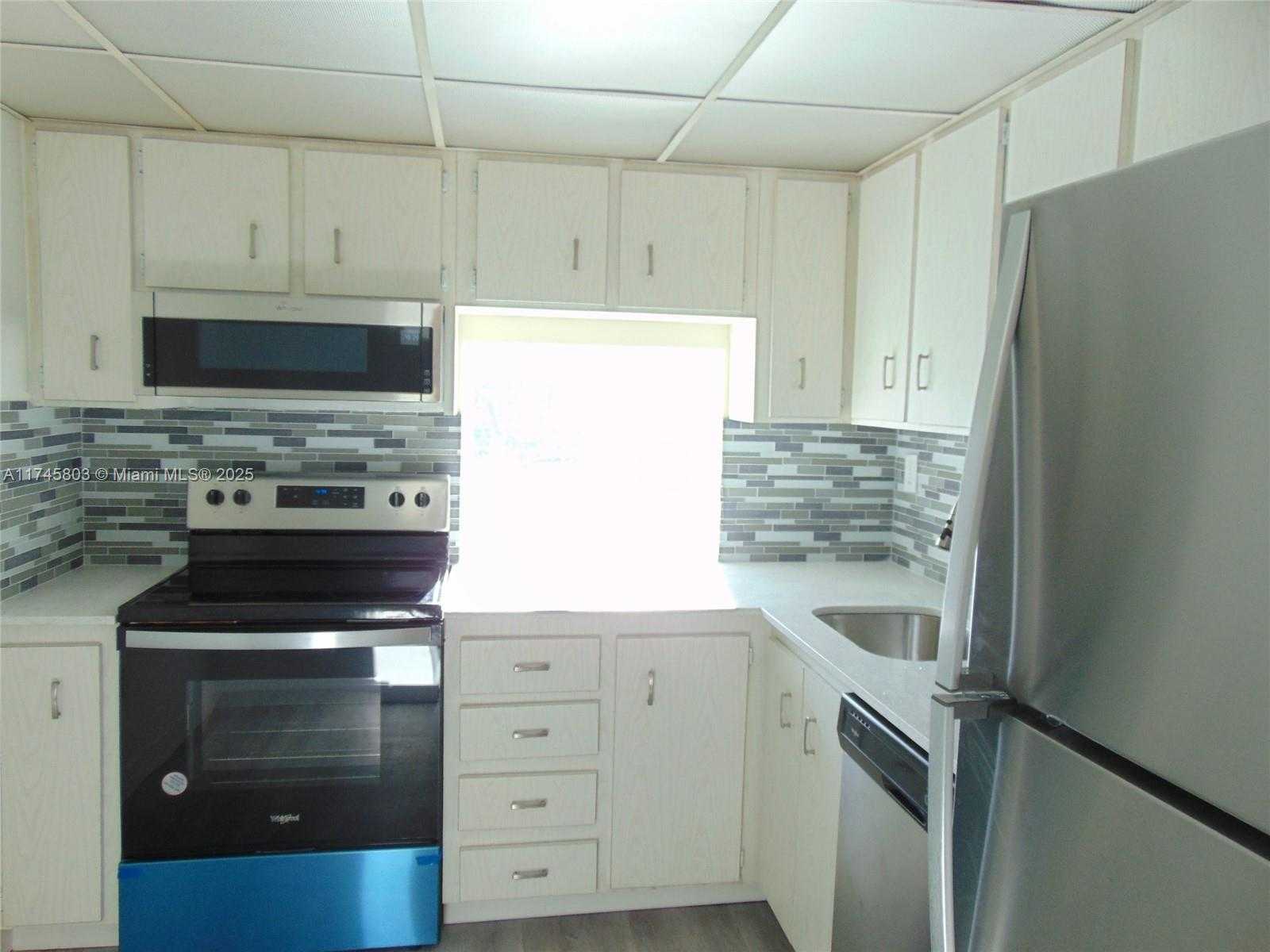 Small Image of 250 180TH DR #454, Sunny Isles Beach Number 8
