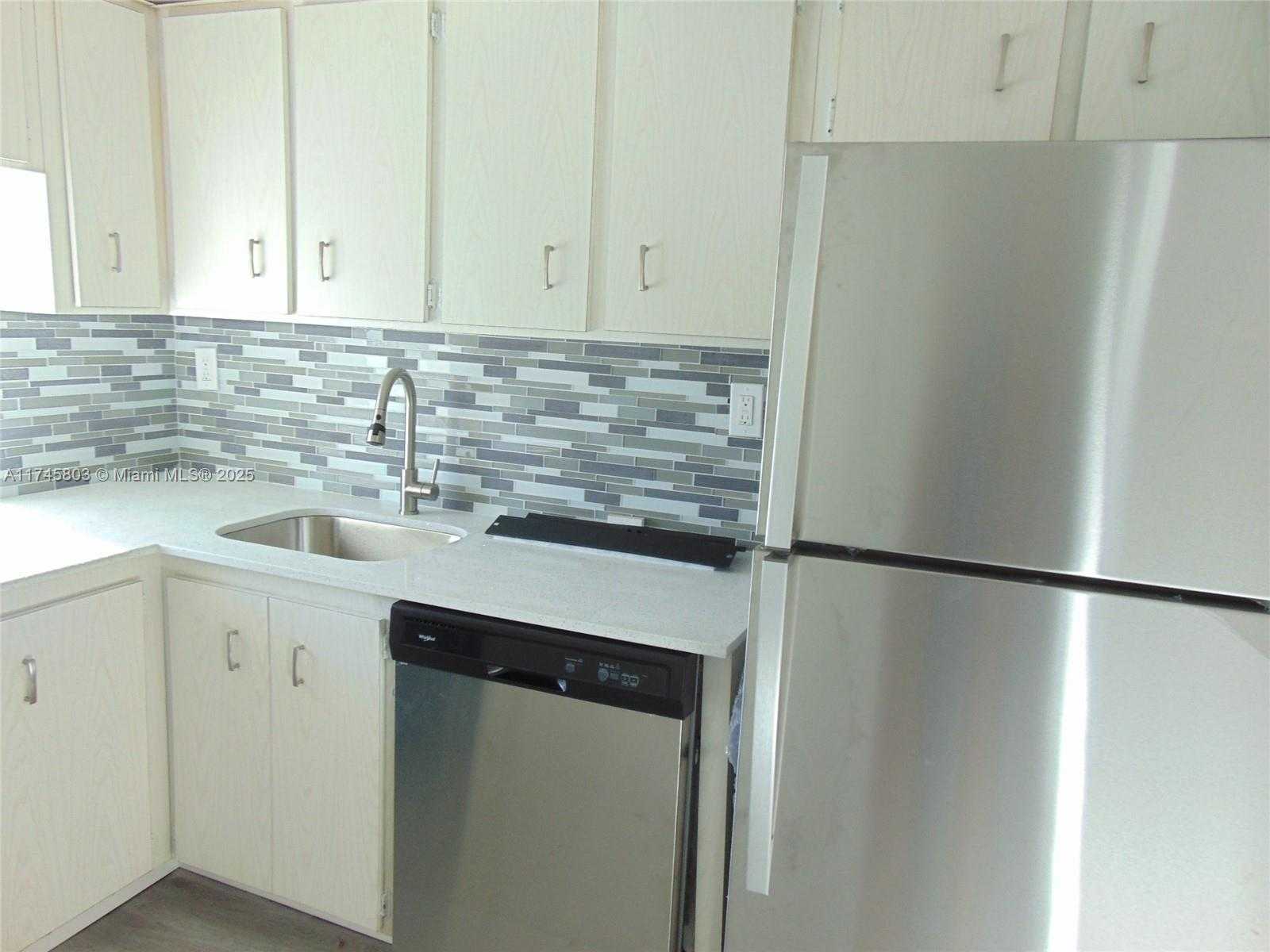 Small Image of 250 180TH DR #454, Sunny Isles Beach Number 9