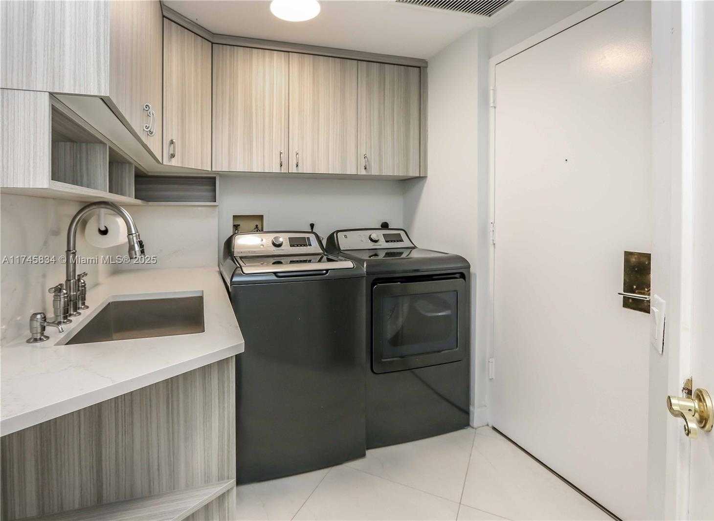 Small Image of 3801 NE 207th St, Miami, FL 33180, USA Number 15