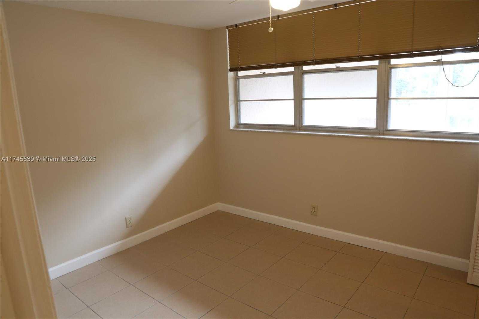 Small Image of 1811 SABAL PALM DR #206, Davie Number 12