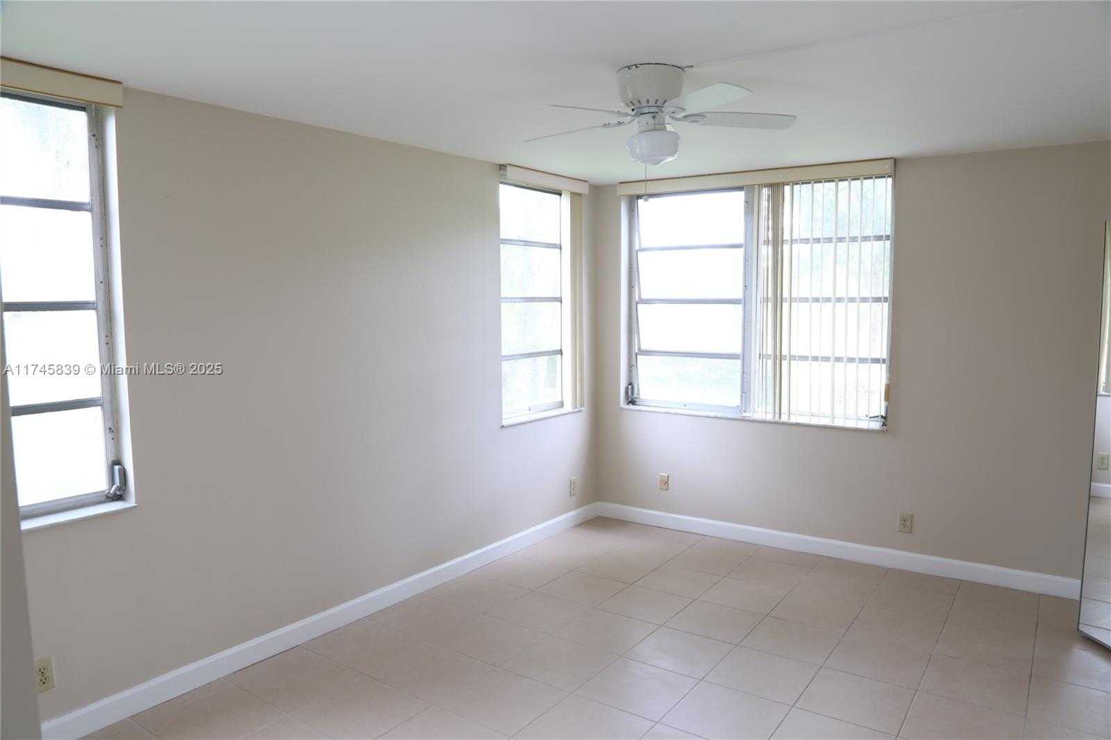 Small Image of 1811 SABAL PALM DR #206, Davie Number 14