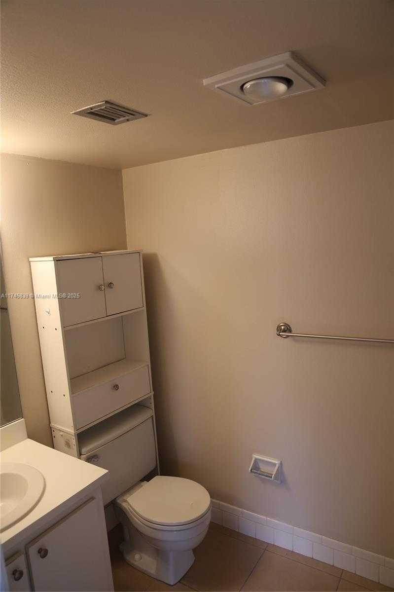Small Image of 1811 SABAL PALM DR #206, Davie Number 24