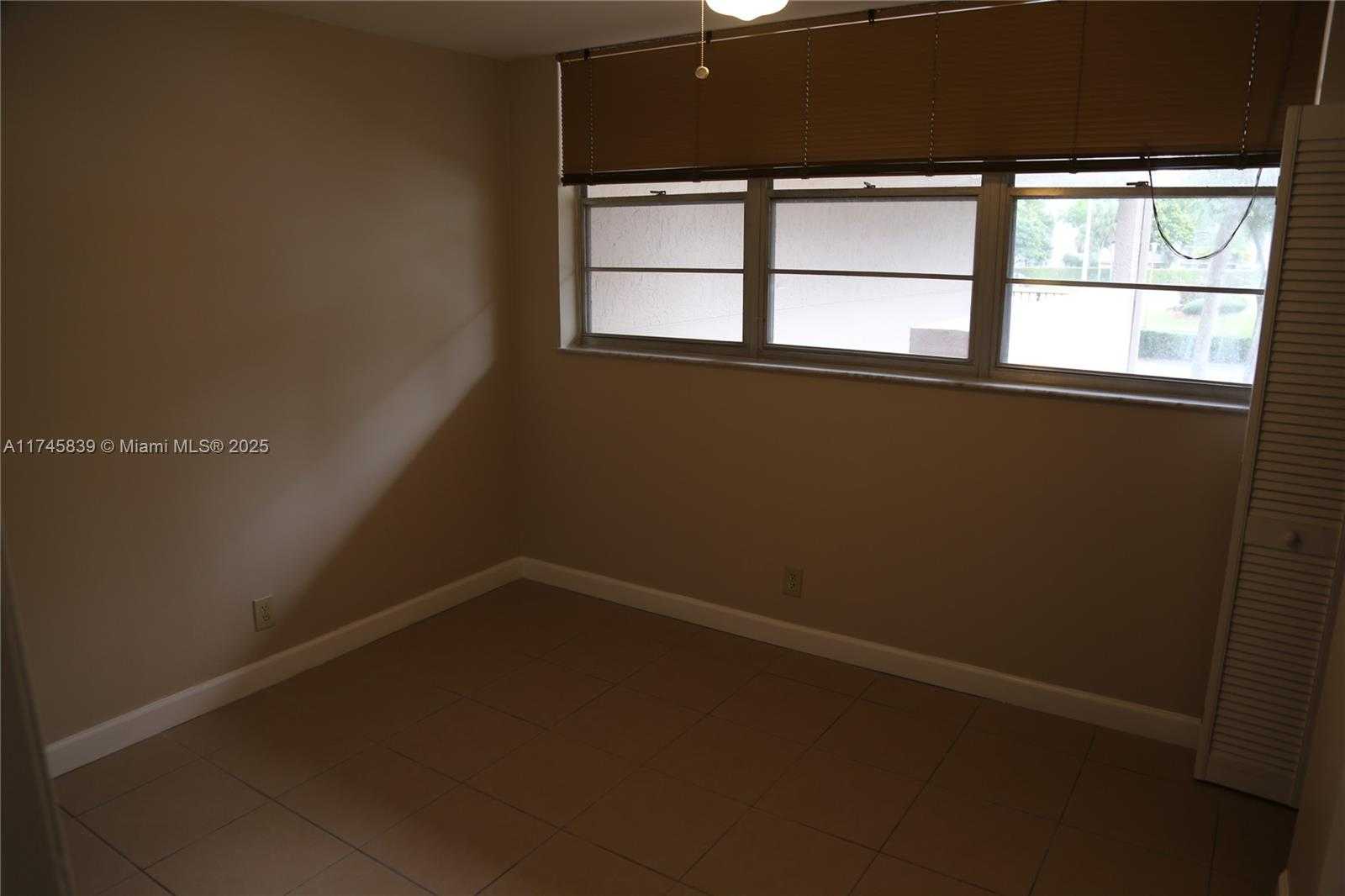 Small Image of 1811 SABAL PALM DR #206, Davie Number 5