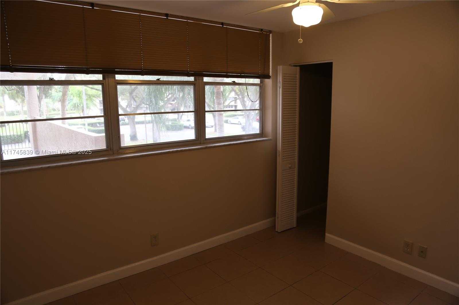 Small Image of 1811 SABAL PALM DR #206, Davie Number 6