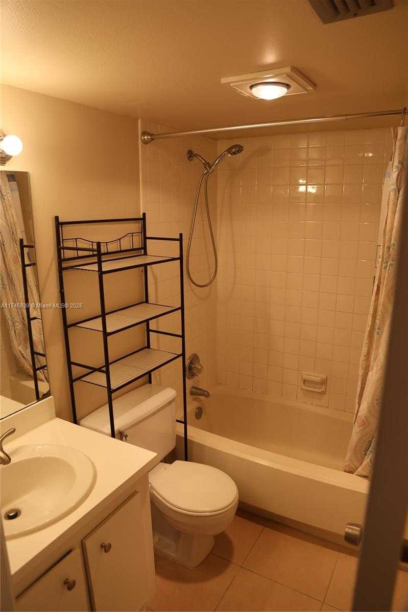 Small Image of 1811 SABAL PALM DR #206, Davie Number 9