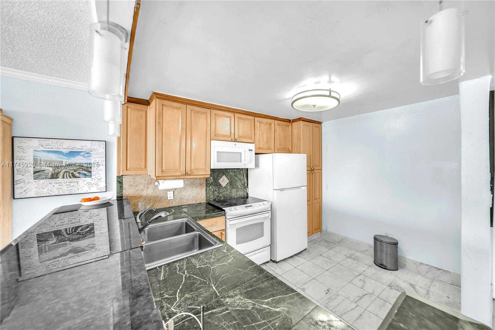Small Image of 1020 MERIDIAN AVE #515, Miami Beach Number 11