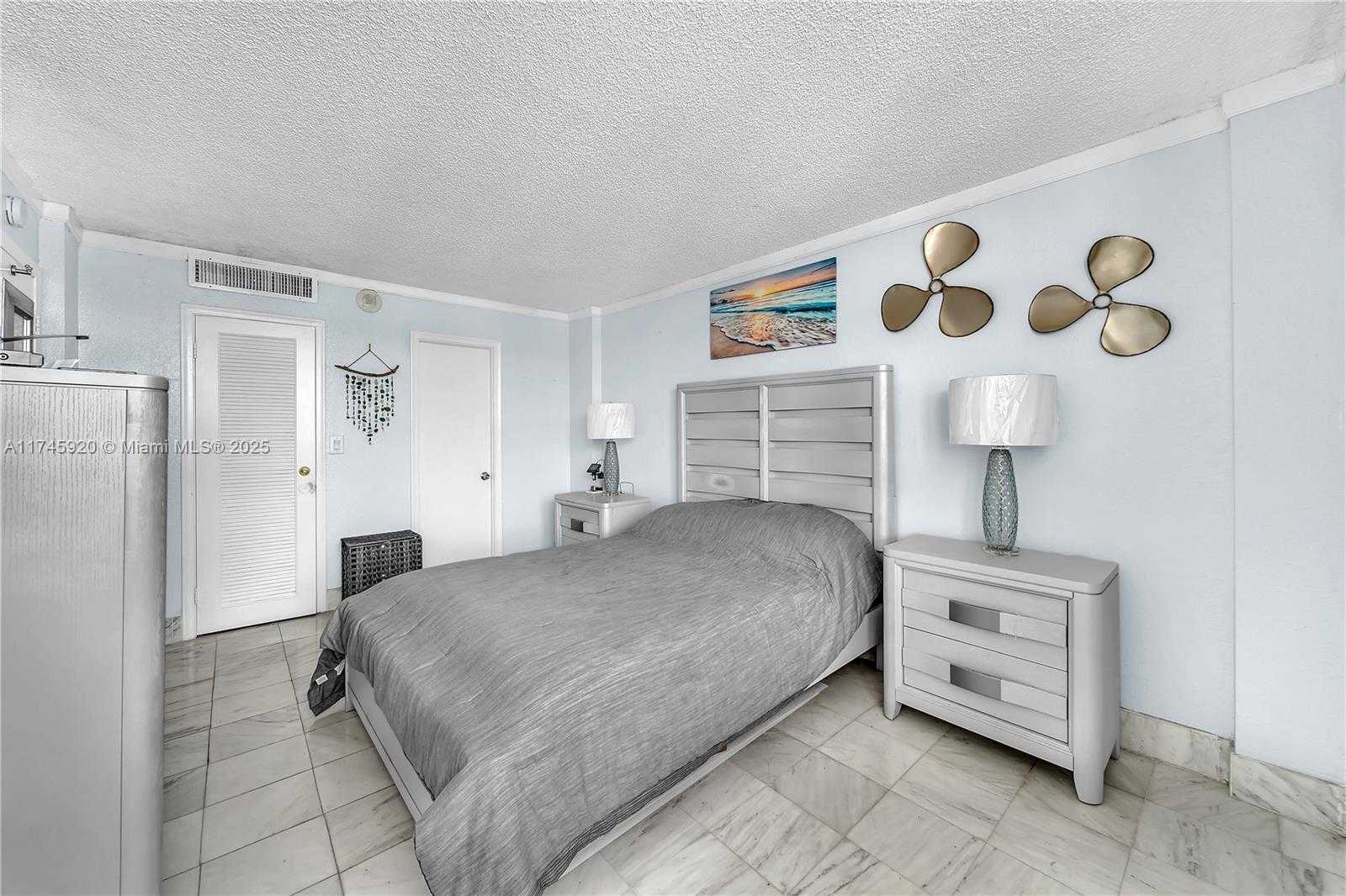 Small Image of 1020 MERIDIAN AVE #515, Miami Beach Number 14