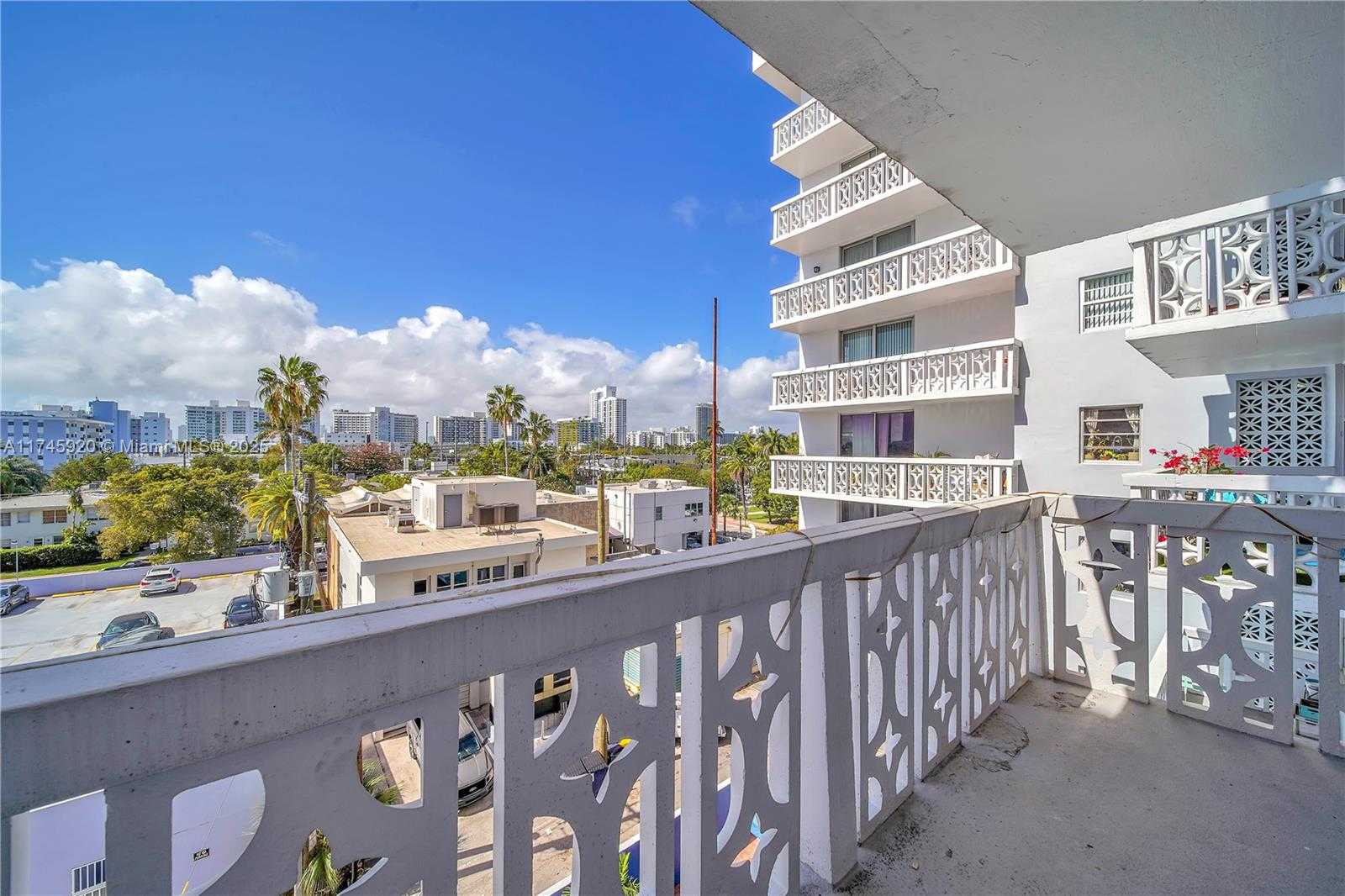 Small Image of 1020 MERIDIAN AVE #515, Miami Beach Number 17