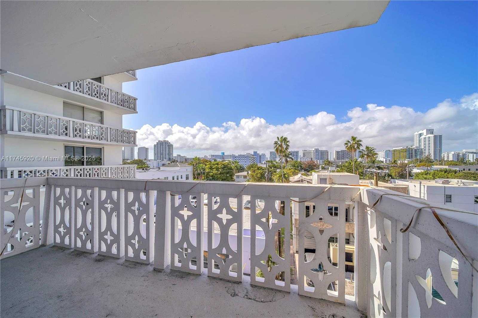 Small Image of 1020 MERIDIAN AVE #515, Miami Beach Number 4