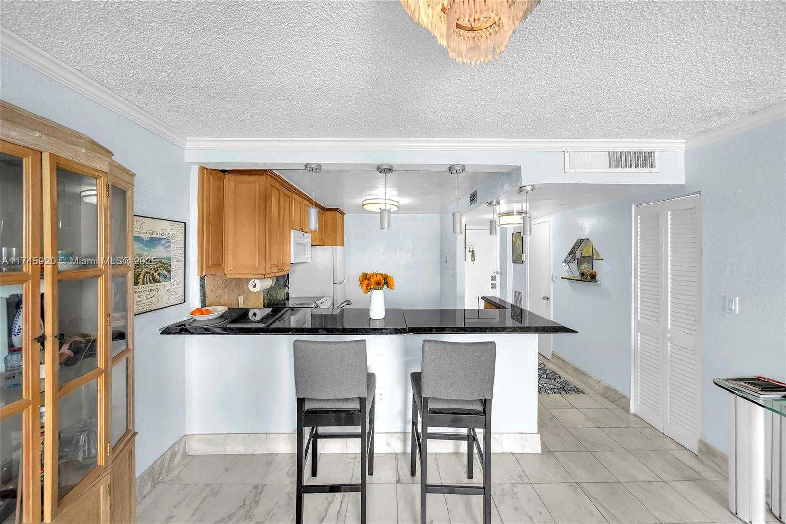 Small Image of 1020 MERIDIAN AVE #515, Miami Beach Number 9