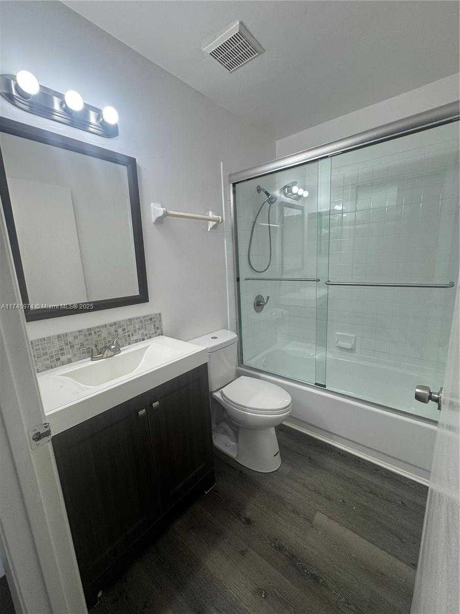 Small Image of 3425 NW 44th St, Lauderdale Lakes, FL 33309, USA Number 11