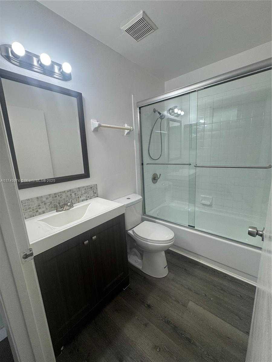 Small Image of 3425 NW 44th St, Lauderdale Lakes, FL 33309, USA Number 12