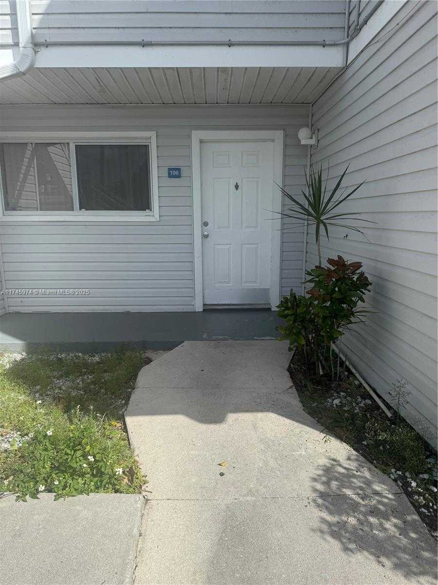 Small Image of 3425 NW 44th St, Lauderdale Lakes, FL 33309, USA Number 14