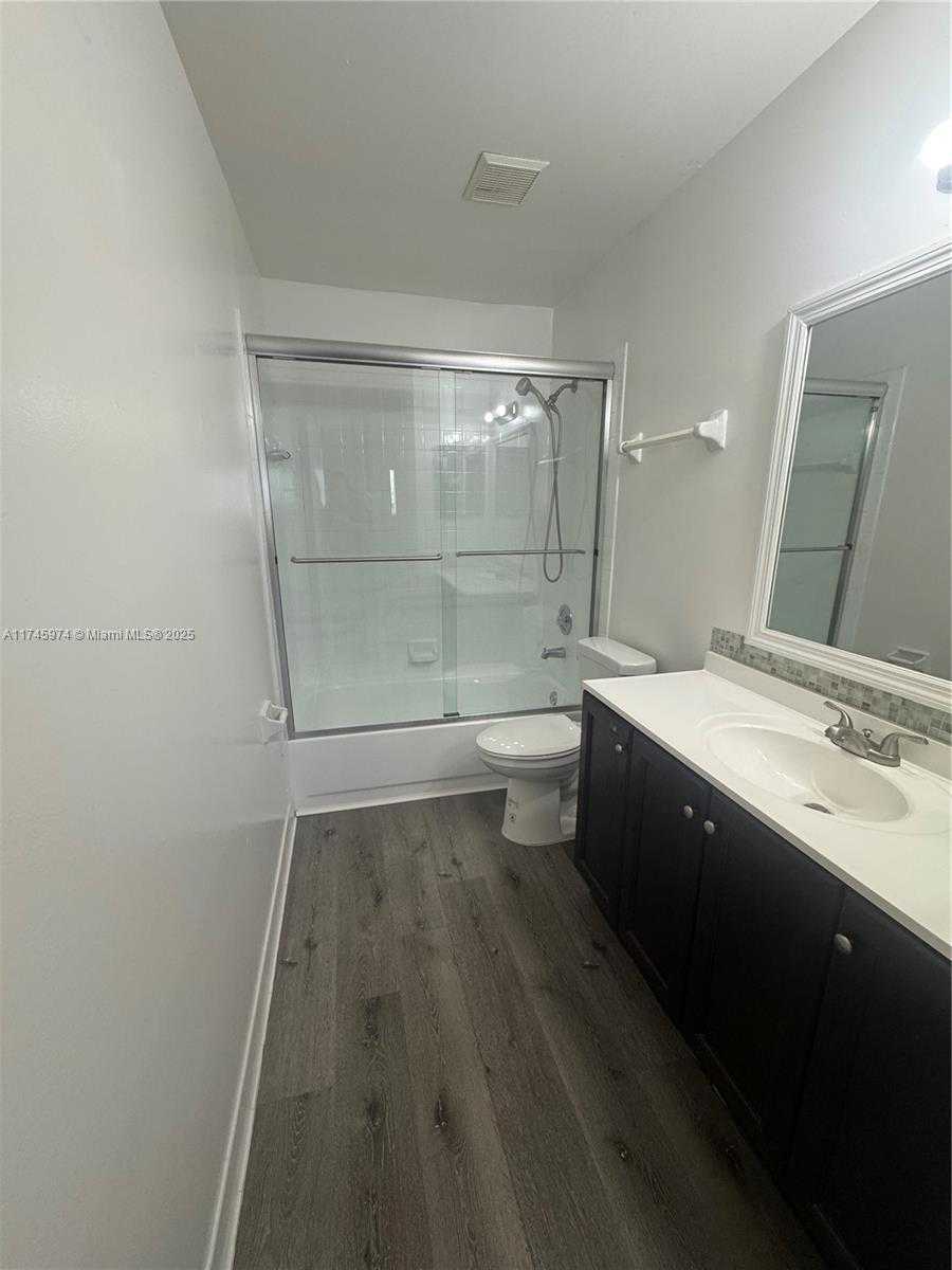 Small Image of 3425 NW 44th St, Lauderdale Lakes, FL 33309, USA Number 23