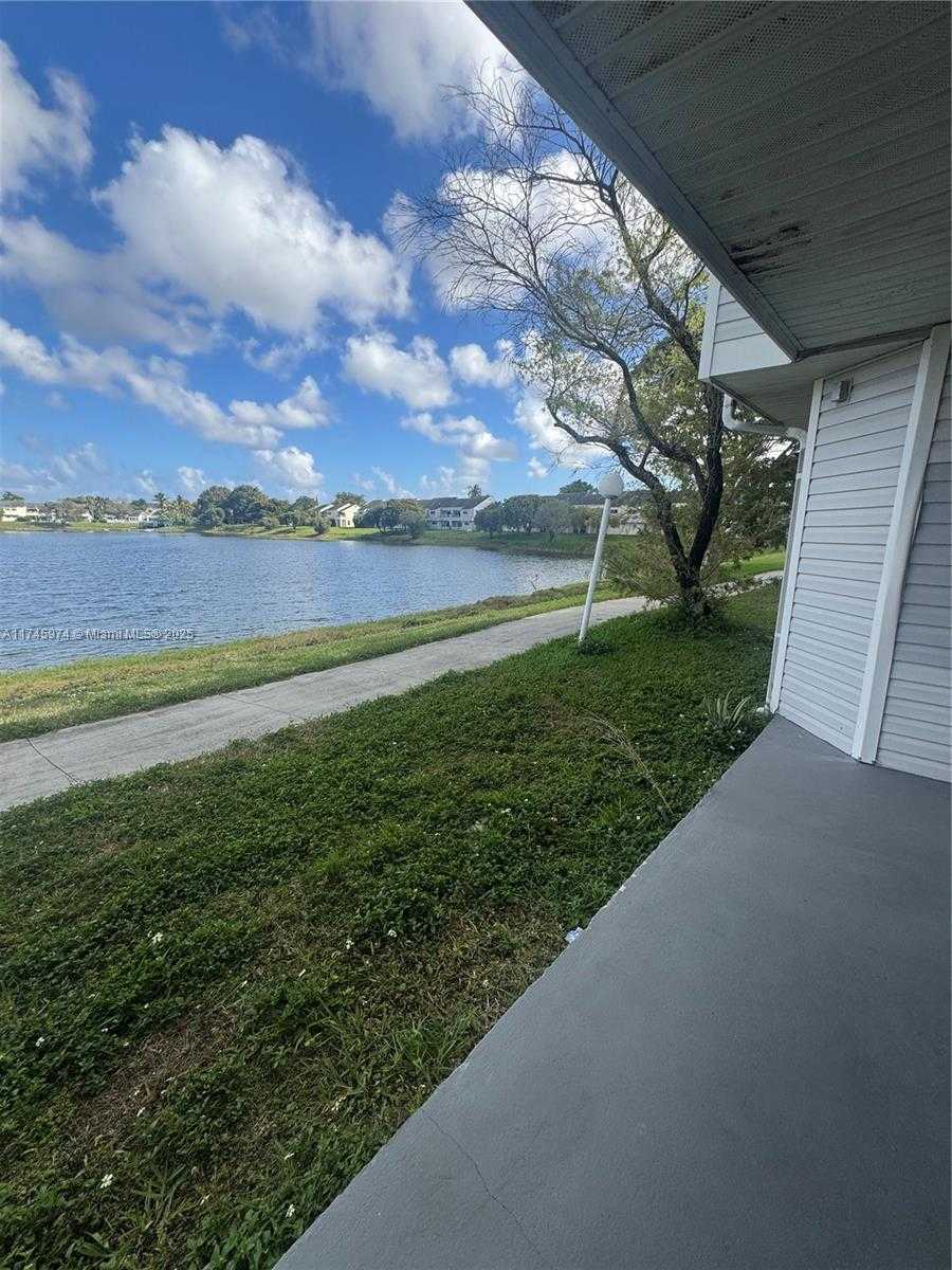 Small Image of 3425 NW 44th St, Lauderdale Lakes, FL 33309, USA Number 4