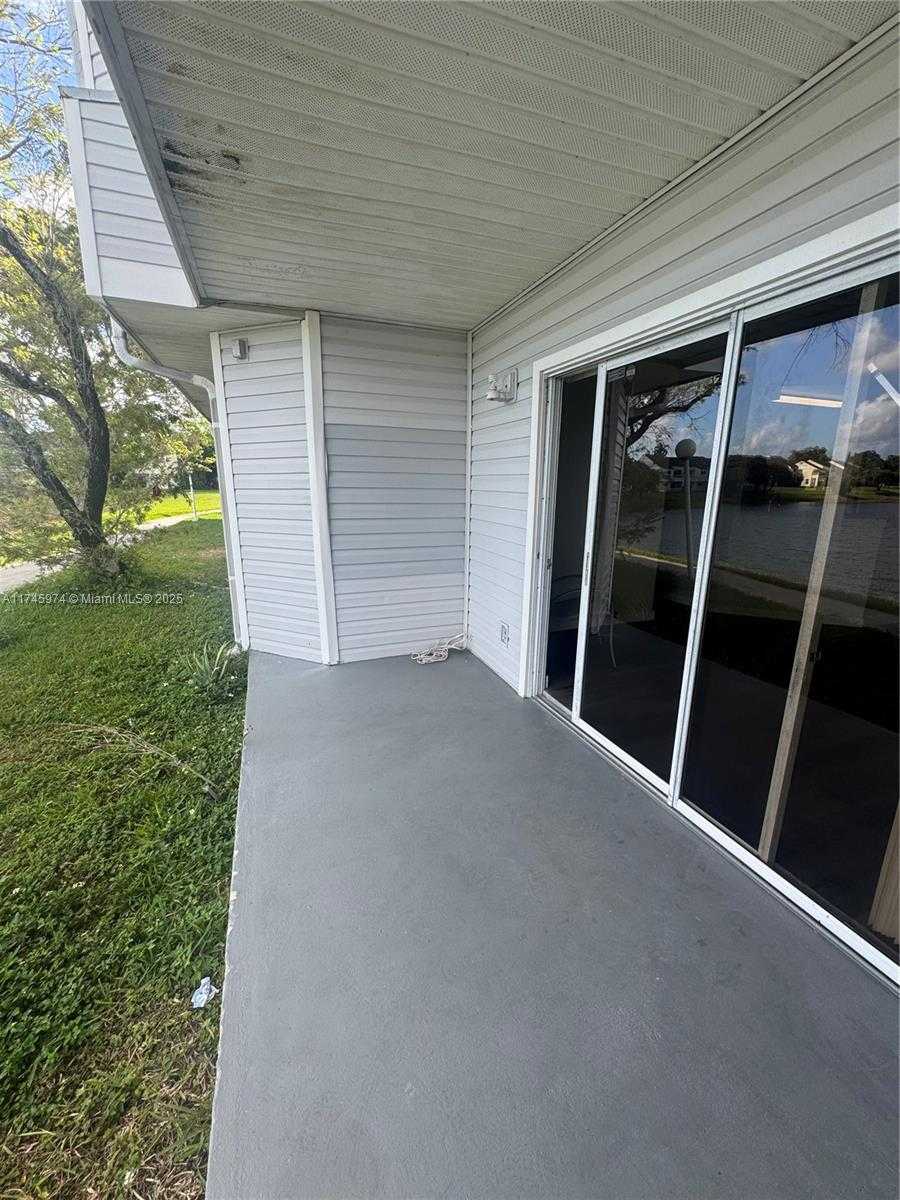 Small Image of 3425 NW 44th St, Lauderdale Lakes, FL 33309, USA Number 6