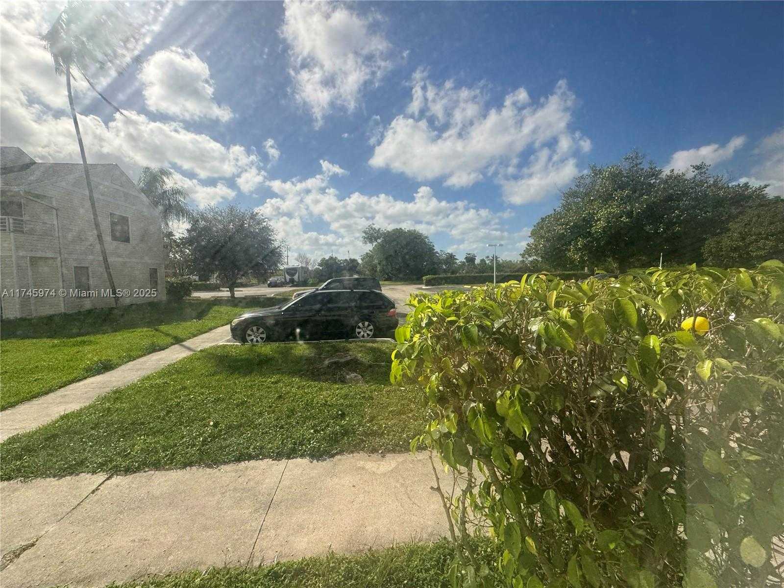 Small Image of 3425 NW 44th St, Lauderdale Lakes, FL 33309, USA Number 9