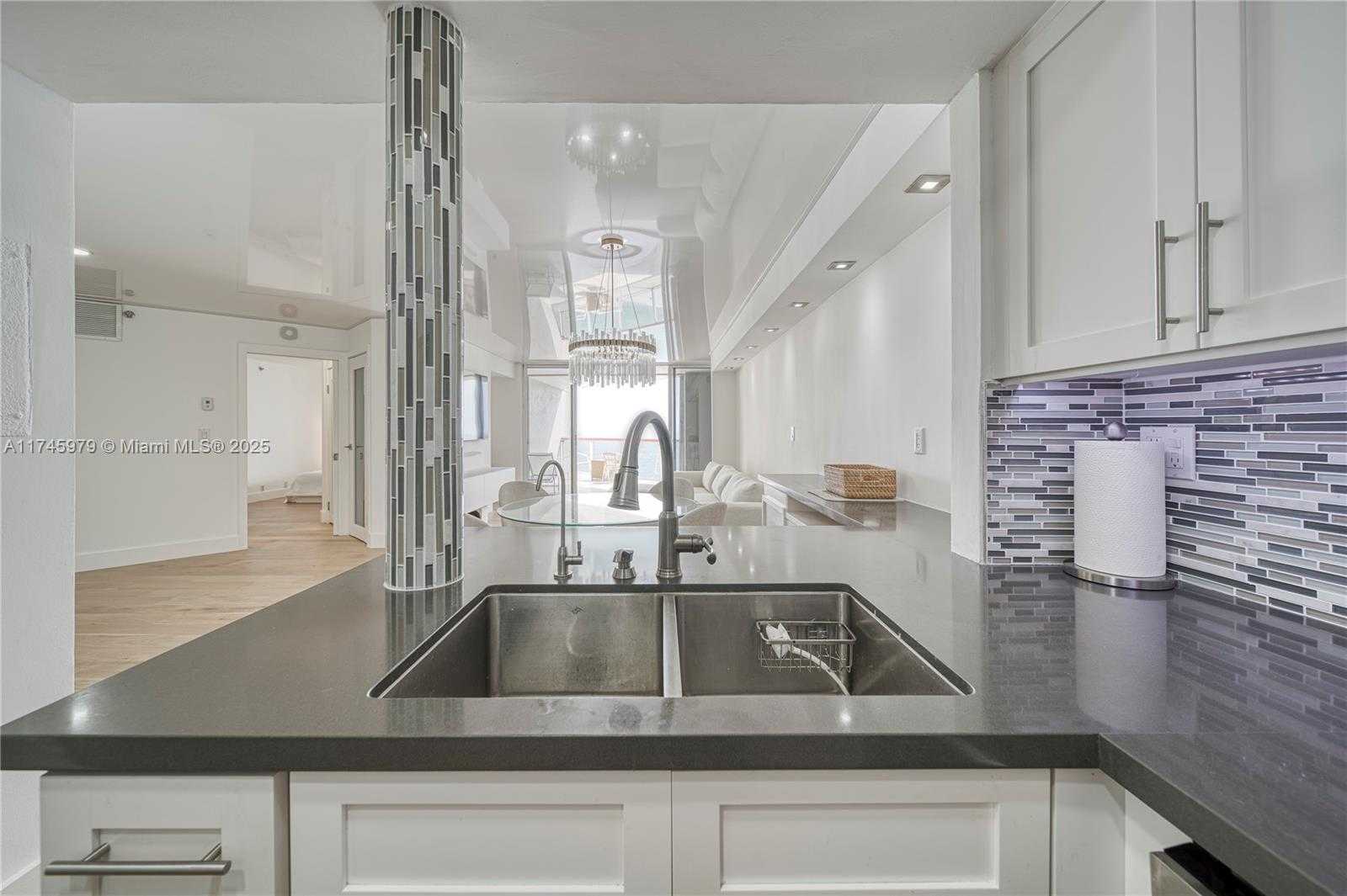 Small Image of 6767 COLLINS AVE #1706, Miami Beach Number 16