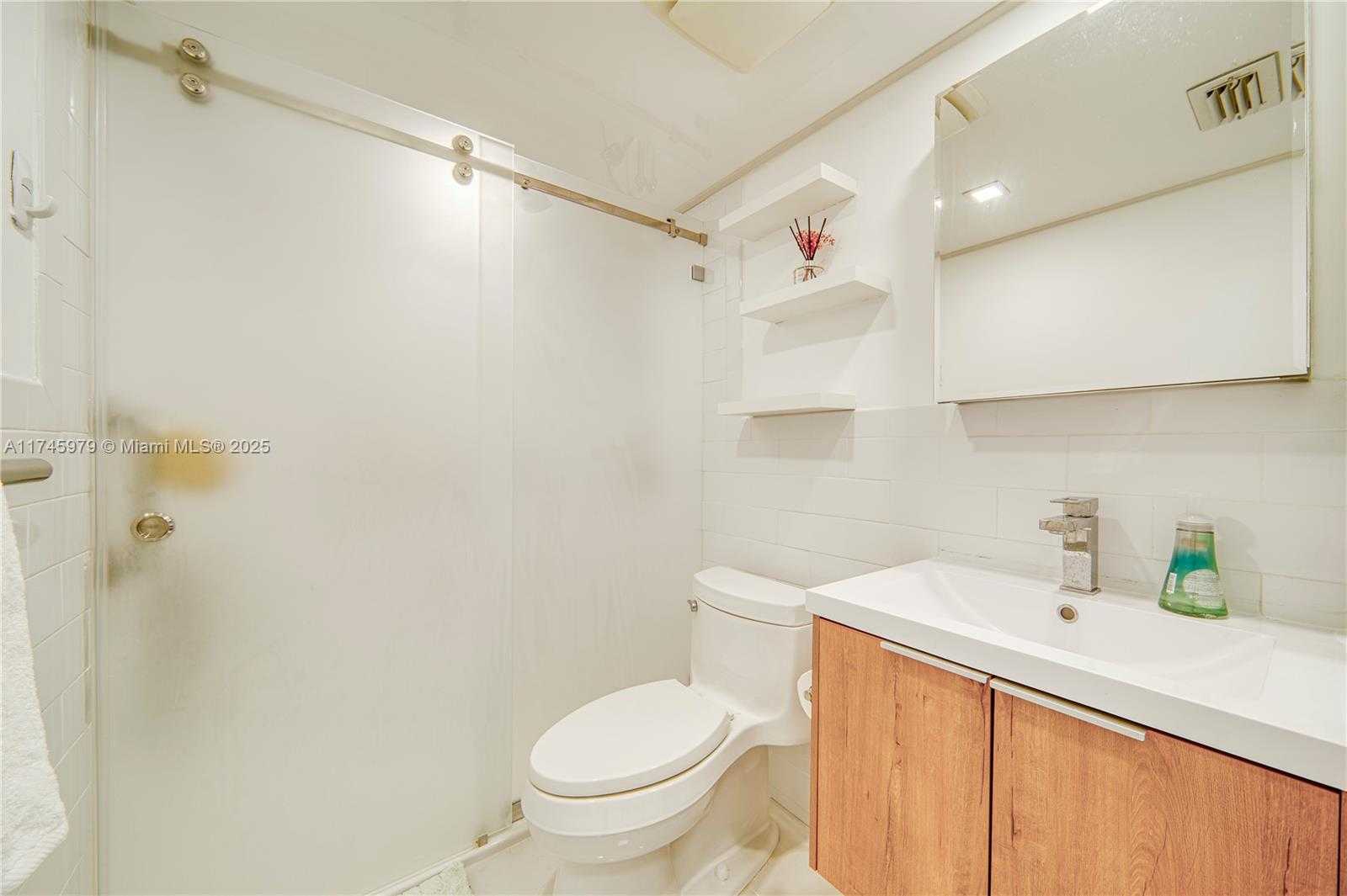Small Image of 6767 COLLINS AVE #1706, Miami Beach Number 26