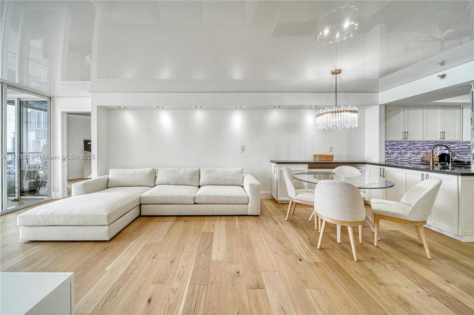 Small Image of 6767 COLLINS AVE #1706, Miami Beach Number 5