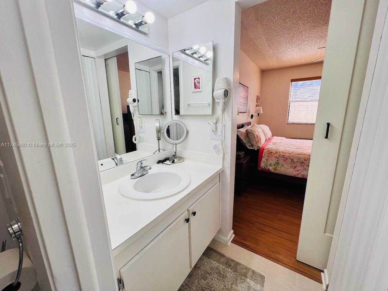 Small Image of 10332 SUNRISE LAKES BLVD #103, Sunrise Number 19