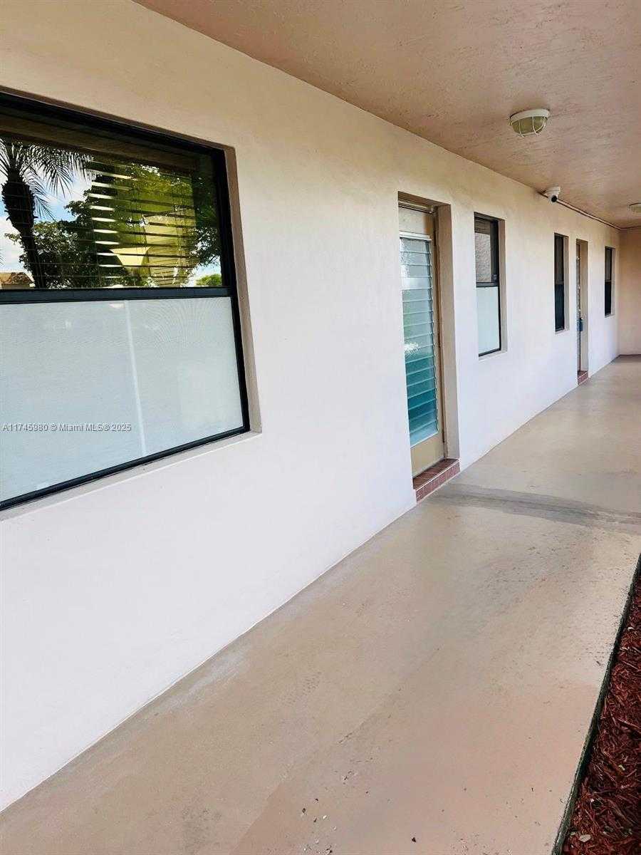 Small Image of 10332 SUNRISE LAKES BLVD #103, Sunrise Number 2